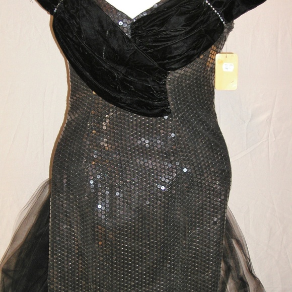 D 0709 gown, formal, after-five, cocktail, bride,